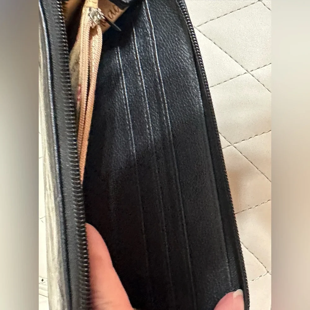 Stone Mountain Large Wrinkle Zip Around Wristlet Wallet Black Leather